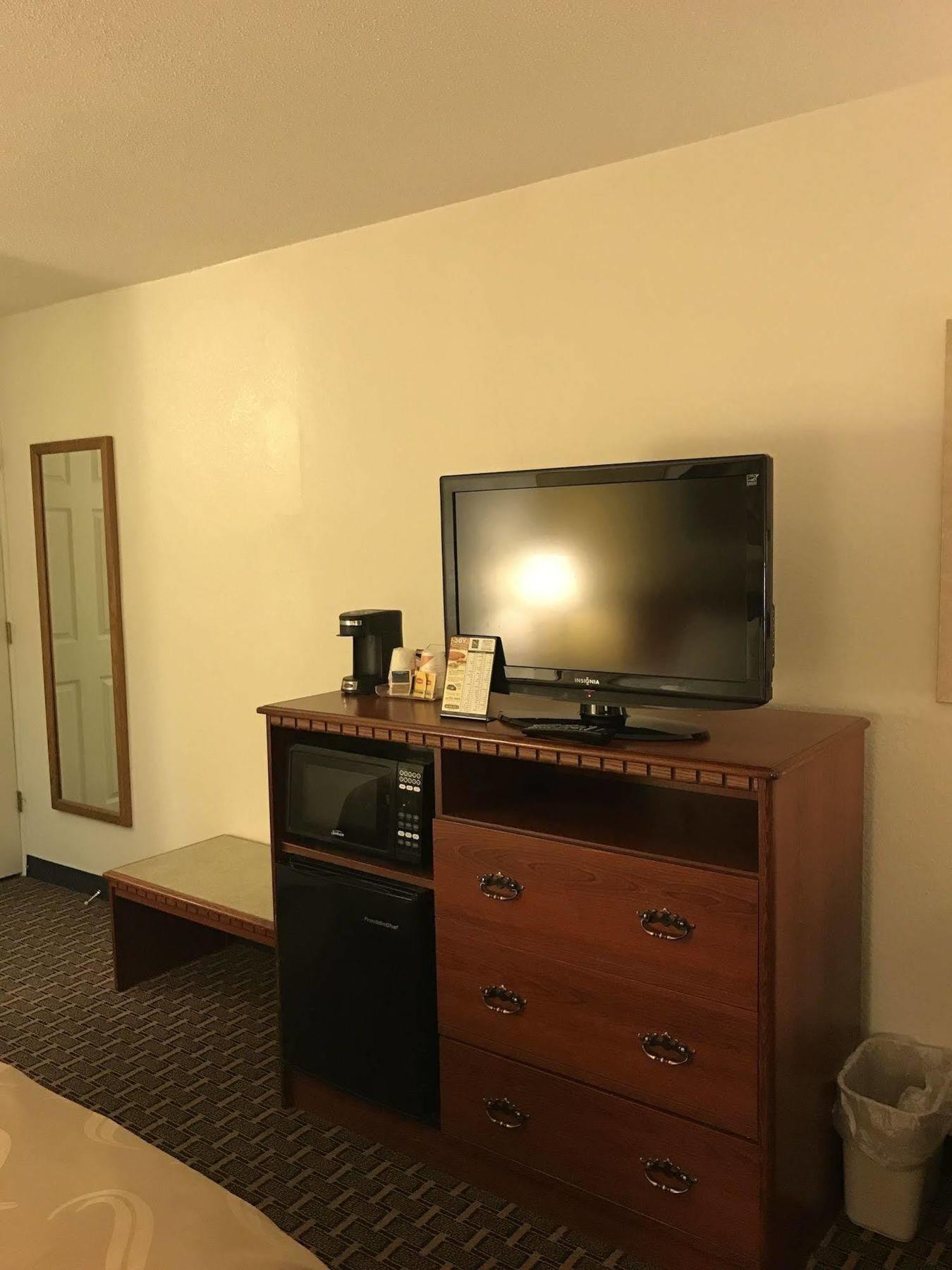 Quality Inn Milwaukee- Brookfield Exteriör bild