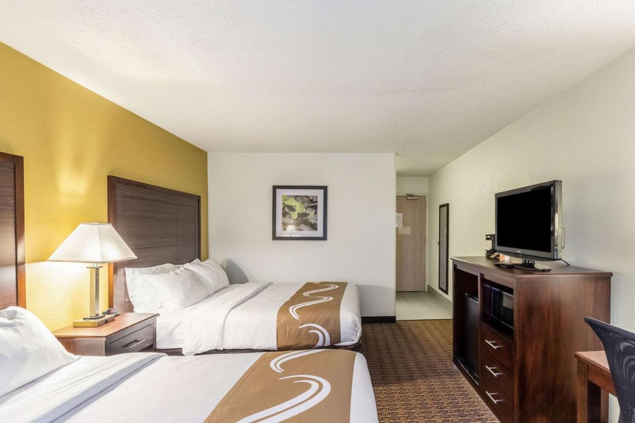 Quality Inn Milwaukee- Brookfield Exteriör bild