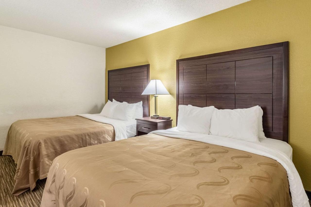 Quality Inn Milwaukee- Brookfield Exteriör bild